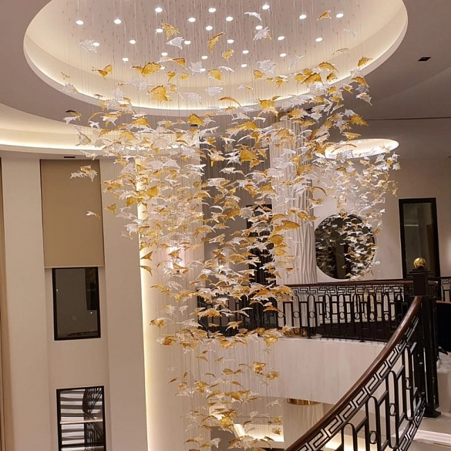Flying Leaves Round
